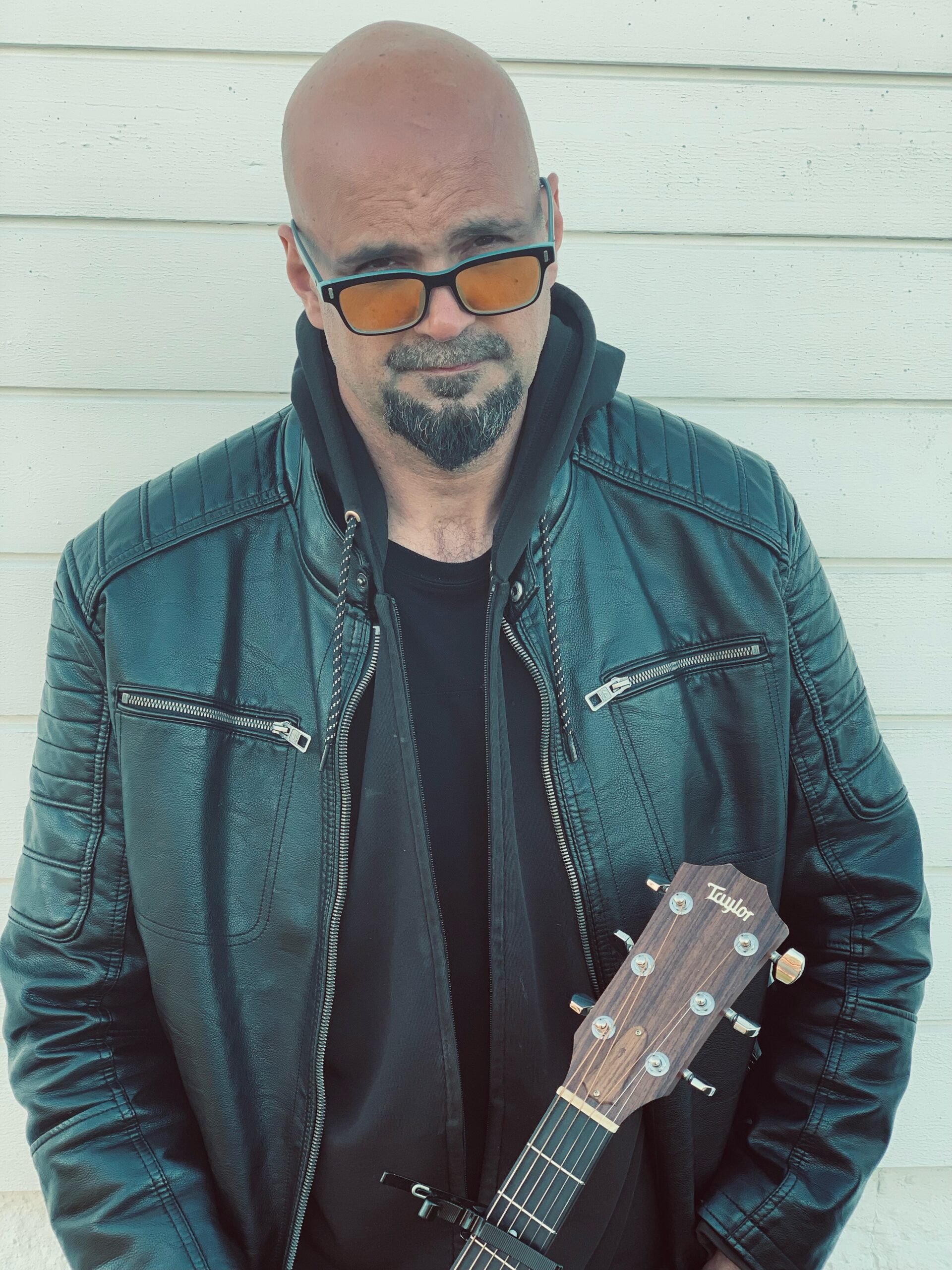 1900: SAMMEN I LOVSANG OG TILBEDELSE