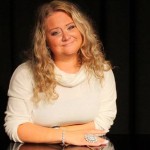 1100: VI SYNGER JULEN INN